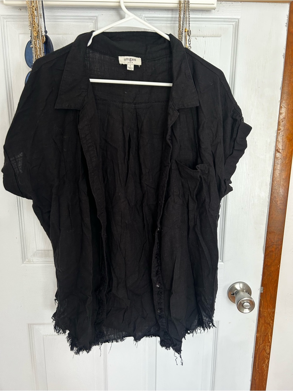 Umgee Black Lightweight Frayed-Hem Button-Down Top
